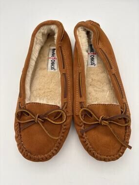 Women’s Minnetonka Size 9 Brown Suede Moccasins